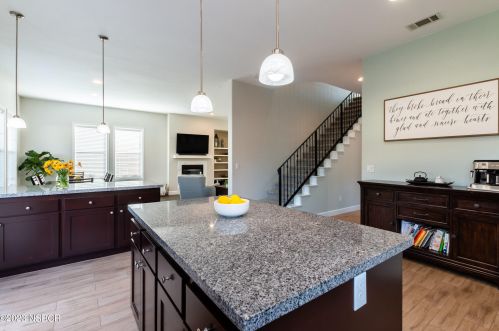 622 Wildflower Dr, Santa Maria CA  93455-6099 exterior