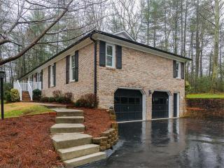 12 Foxhorn Ct, Hendersonville, NC 28791-1649