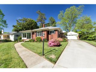 624 Country Club Dr, Burlington, NC 27215-4930
