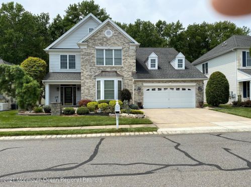 17 Carleton Dr, East Freehold, NJ 07728-9273