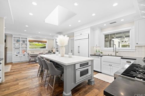 2050 Shipway Ln, Newport Beach CA  92660-4336 exterior