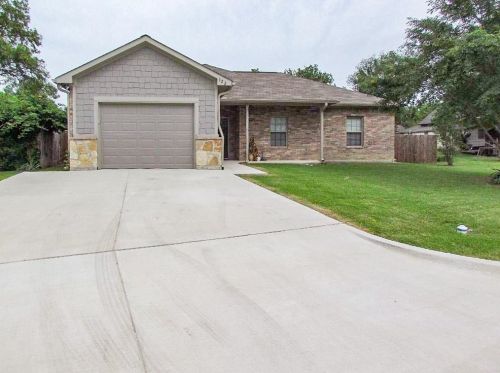 122 5th St, Krum, TX 76249-5143