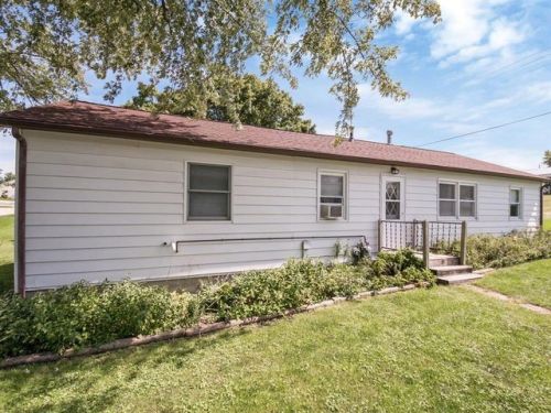 207 Main St, Urbana, IA 52345-9027