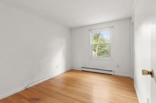 1 Nolet Ave, Salem NH  03079-1756 exterior