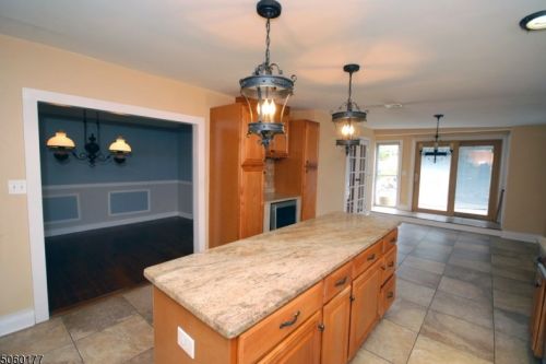 35 Old Smalleytown Rd, Warren NJ  07059-5438 exterior