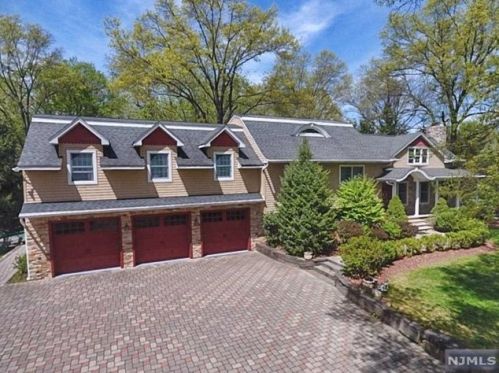 385 14th St, Norwood, NJ 07648-2303