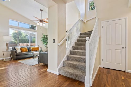736 Clifton Way, Vacaville CA  95688-8547 exterior
