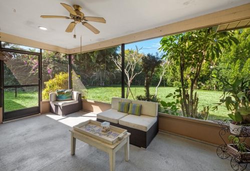 545 11 Ave, Vero Beach FL 32960-3707 exterior