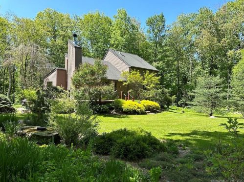 23 Hunting Rdg, West Woods, CT 06069-2463