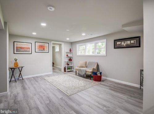 8813 Lagrange St, Lorton VA 22079-1643 exterior