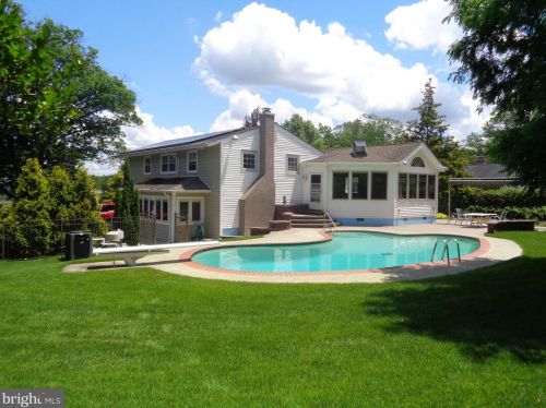 1453 Wynwood Dr, Riverton, NJ 08077-2433