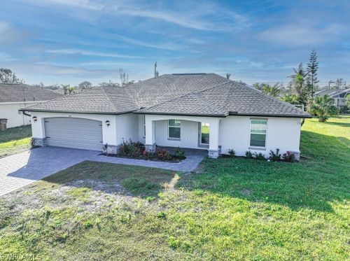 158 18th St, Cape Coral, FL 33909-9233