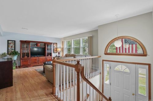 10 Bernadette Way, Washingtonville, NY 10992-1754