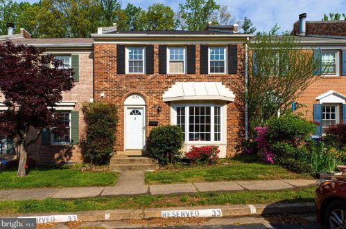 8024 Sleepy View Ln, Springfield, VA 22153-2920