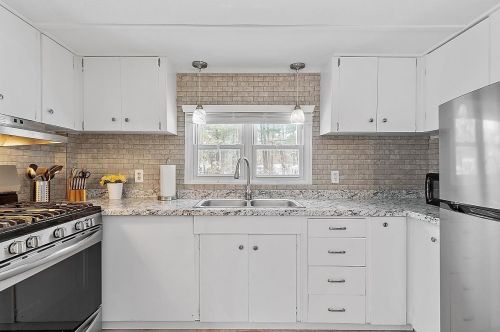 20 Lee Ann St, Nashua NH  03062-3572 exterior