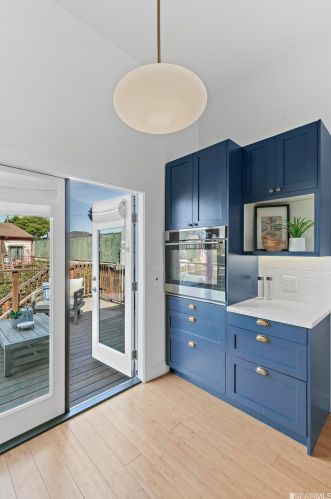 1470 12th St, Oakland CA 94607-2048 exterior