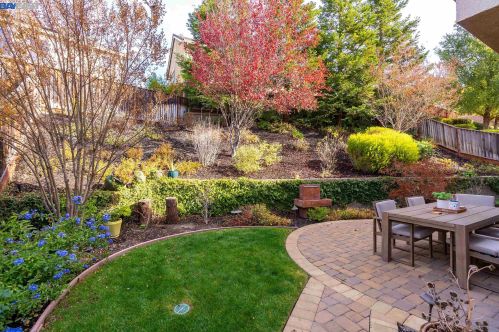 3551 Pinot Noir Ct, Pleasanton CA  94568-2556 exterior