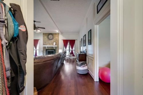 1932 Kensington Dr, Carrollton TX 75007-2440 exterior