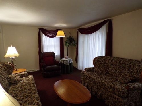 1306 Maple Dr, Mckeesport, PA 15131-2824