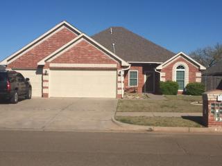 708 Garrison Ln, Yukon OK  73099-6752 exterior