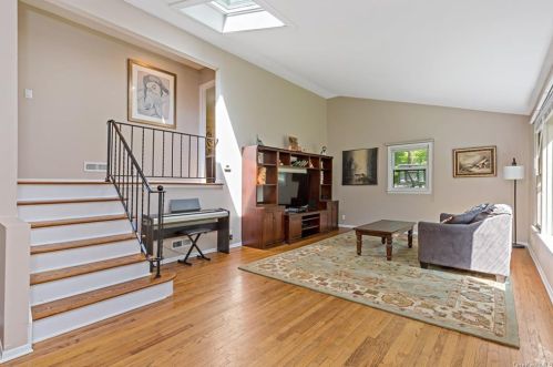 5 Glen Wood Rd, Millwood, NY 10546-1006