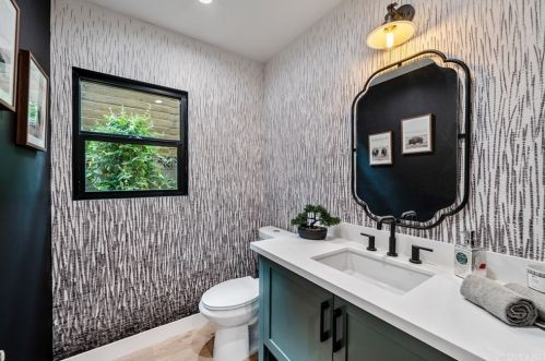 4070 Bakman Ave, North Hollywood CA  91602-3302 exterior