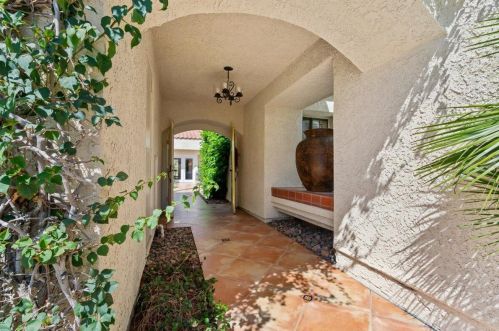 49205 Avenida Vista Bonita, La Quinta CA  92253-2534 exterior