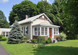 540 Bloomingrove Dr, Defreestville, NY 12144-9408