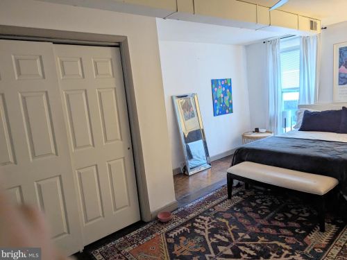 227 Market St, Philadelphia PA  19106-4502 exterior