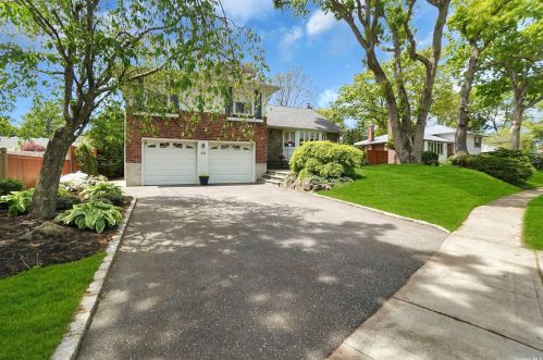20 Francesca Dr, Muttontown, NY 11771-3712