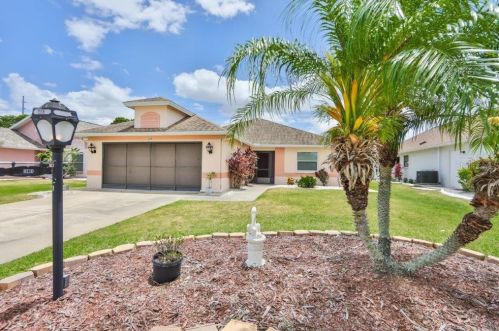 229 Linger Ln, Ruskin, FL 33573-6271