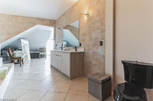 4150 Dingman Dr, Sanibel FL 33957-5107 exterior