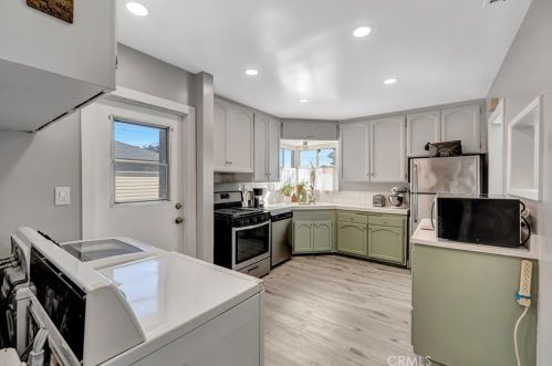 4852 Gondar Ave, Lakewood CA  90713-2410 exterior