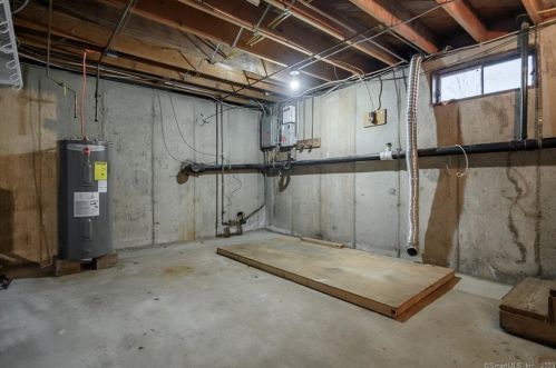 55 Pine River Rd, North Haven CT  06473-3312 exterior