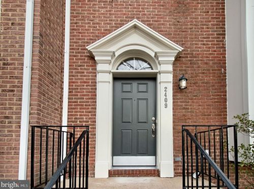 2409 Fieldcreek Dr, Herndon, VA 20171-3196