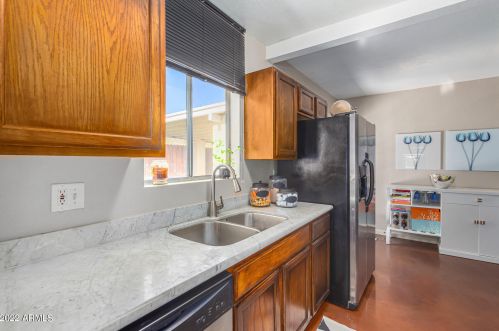 1416 Cactus Wren Dr, Phoenix AZ 85051-8107 exterior