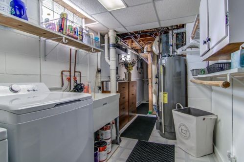 8250 Jackson Ave, Hammond IN  46321-1633 exterior