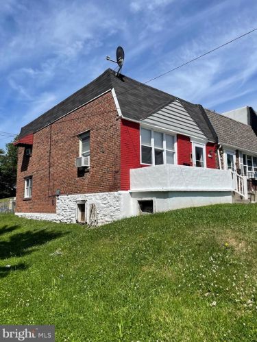 1412 Simpson St, Boothwyn, PA 19061-4333