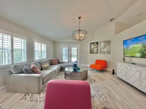 568 95th Ave, Naples FL  34108-2453 exterior