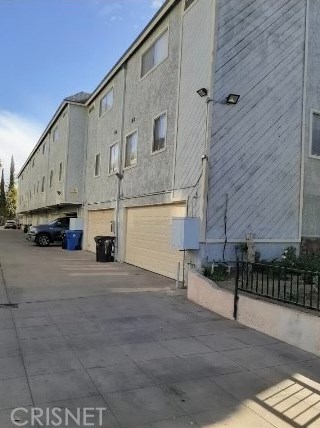 8936 Willis Ave, Van Nuys, CA 91402-1558