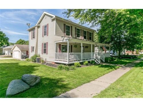 1136 Prairie St, Adel, IA 50003-1719