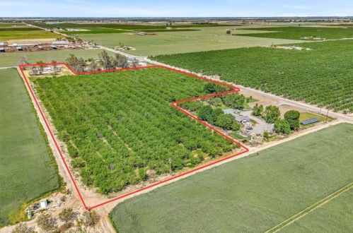 855 Mount Whitney Ave, Laton CA  93242-9724 exterior