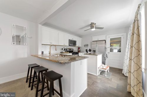 308 Colonial Ave, West Deptford NJ  08096-1010 exterior