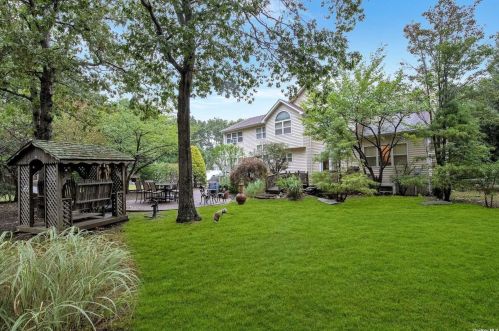 162 Miller Place Rd, Miller Place NY  11764-2803 exterior