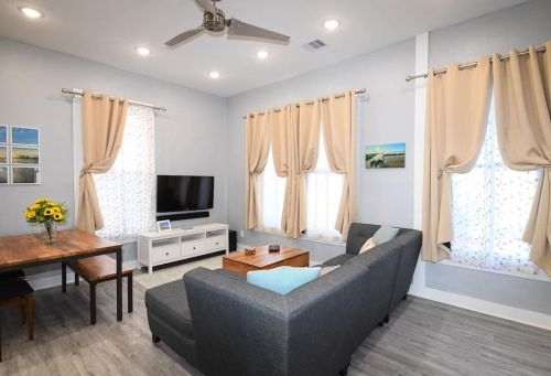 811 10 St, Galveston TX 77550-5118 exterior