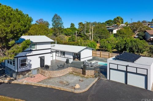 2113 Warmlands Ave, Vista, CA 92084-3337