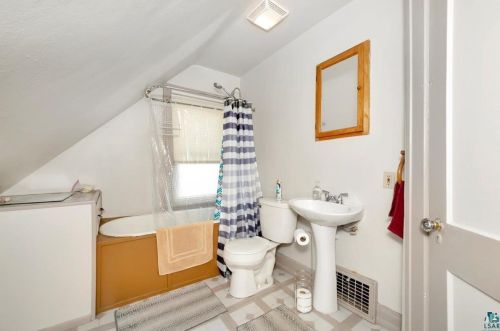 630 58th Ave, Duluth MN  55804-1370 exterior