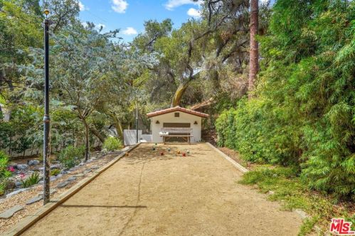 1719 Oak Dr, Topanga CA  90290-4025 exterior