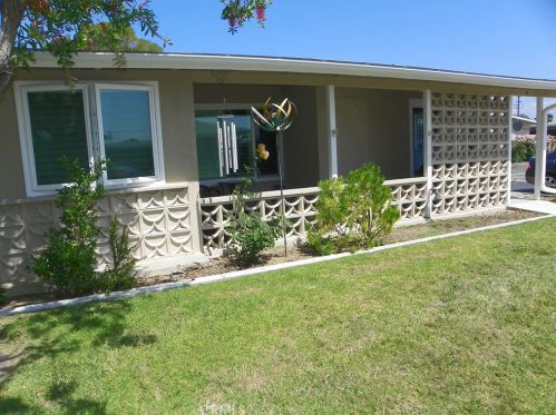 1301 Kenwood Rd, Seal Beach, CA 90740-3325