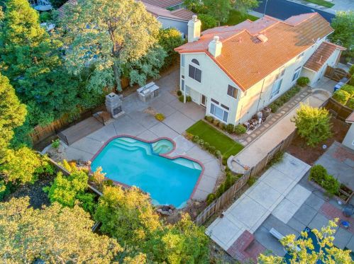 111 Burrill Dr, Folsom CA  95630-2270 exterior